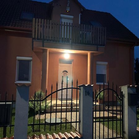 Feher Orchidea Apartman Egerszalók Kültér fotó